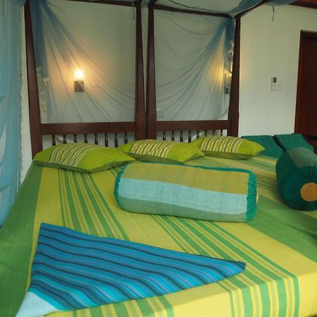 Main Reef Guest House Хіккадува Екстер'єр фото