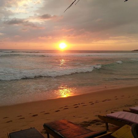 Main Reef Guest House Хіккадува Екстер'єр фото