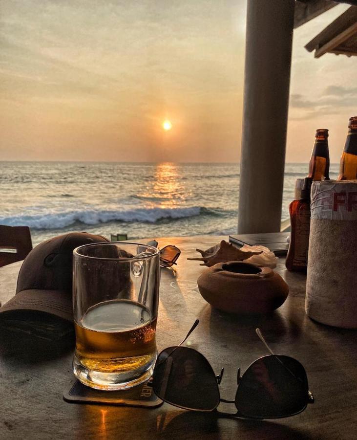 Main Reef Guest House Хіккадува Екстер'єр фото