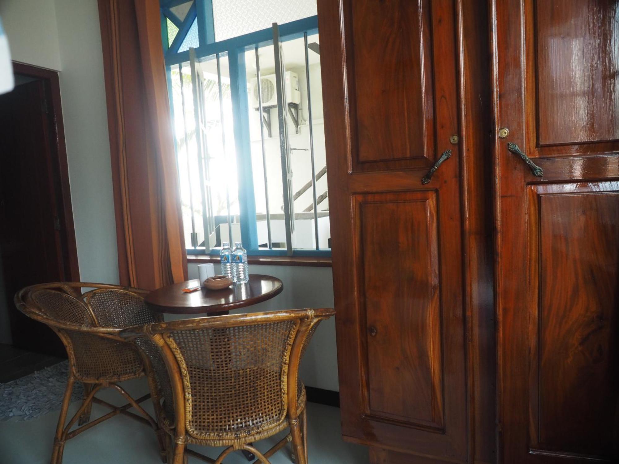 Main Reef Guest House Хіккадува Екстер'єр фото