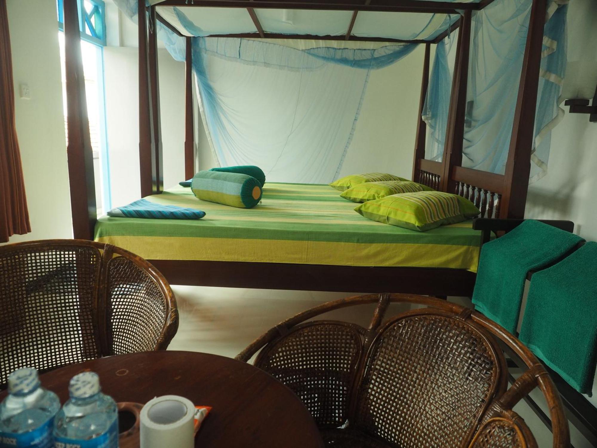 Main Reef Guest House Хіккадува Екстер'єр фото
