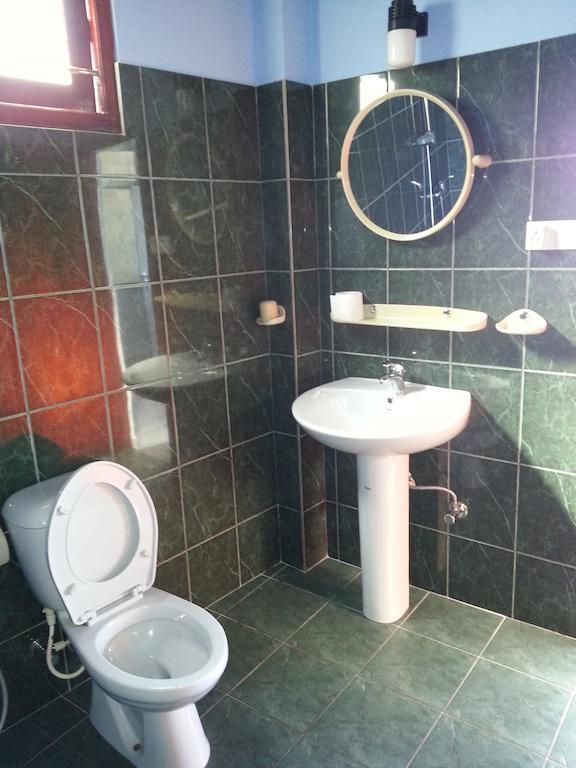 Main Reef Guest House Хіккадува Номер фото
