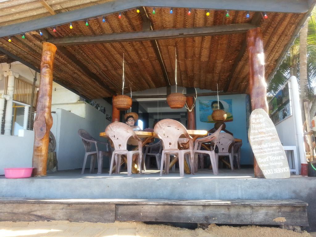 Main Reef Guest House Хіккадува Екстер'єр фото