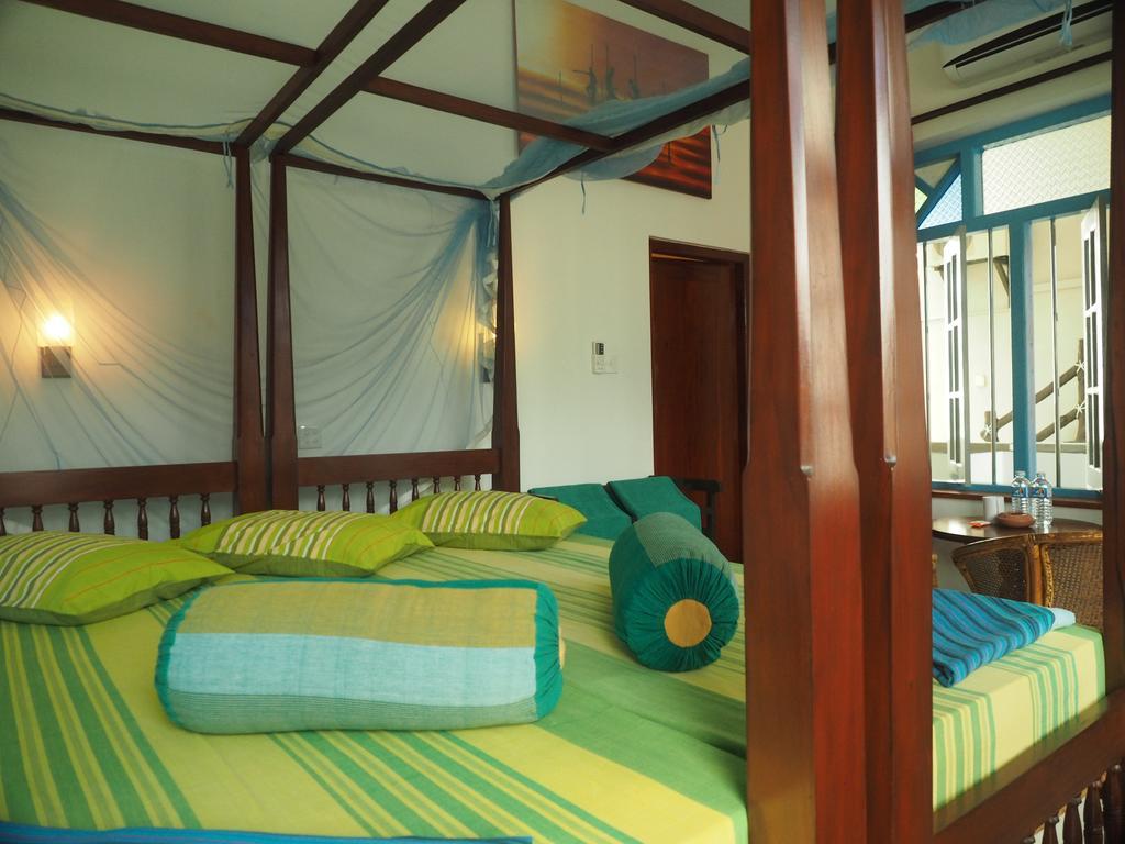 Main Reef Guest House Хіккадува Екстер'єр фото