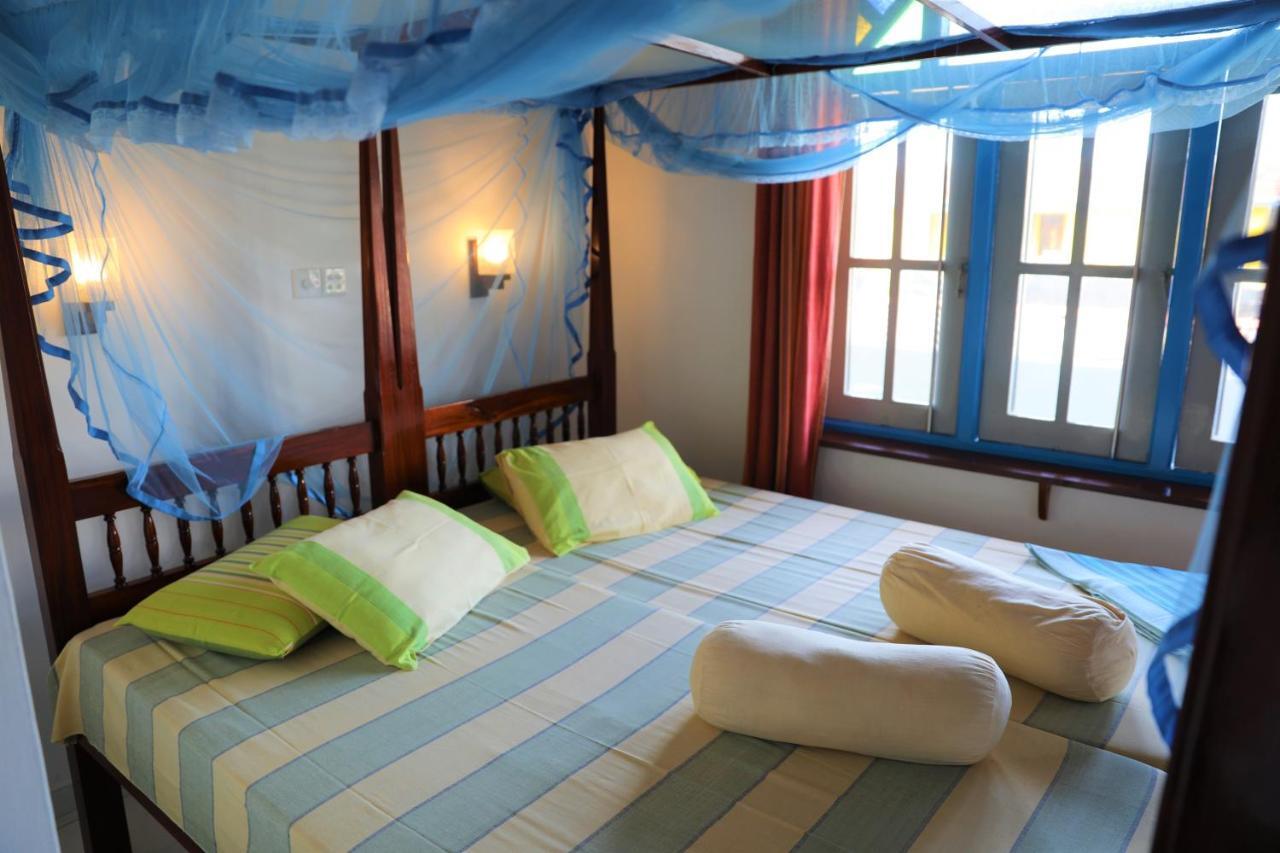 Main Reef Guest House Хіккадува Екстер'єр фото