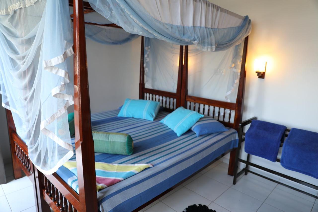 Main Reef Guest House Хіккадува Екстер'єр фото