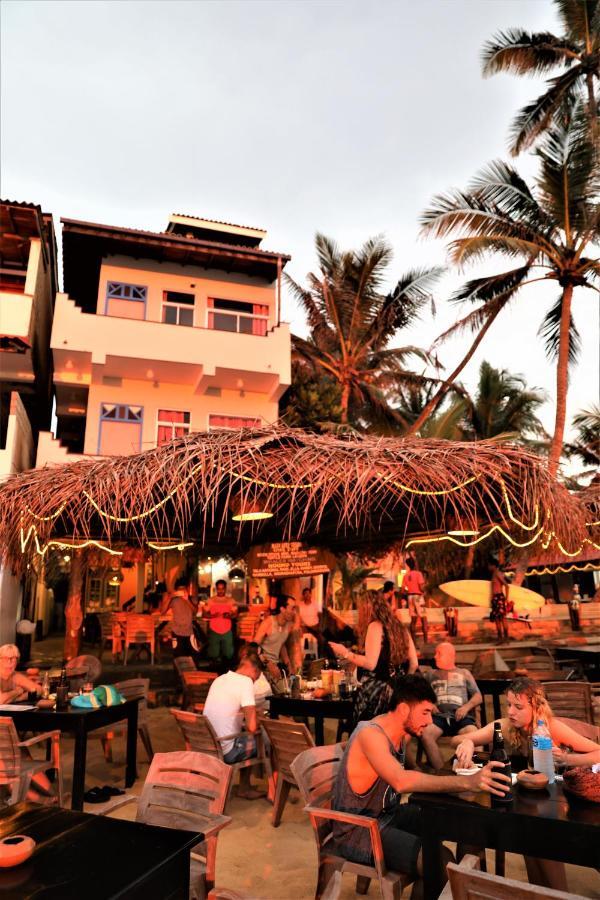 Main Reef Guest House Хіккадува Екстер'єр фото