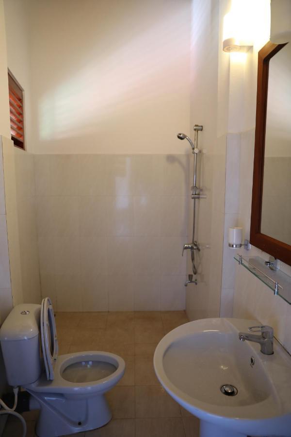 Main Reef Guest House Хіккадува Екстер'єр фото